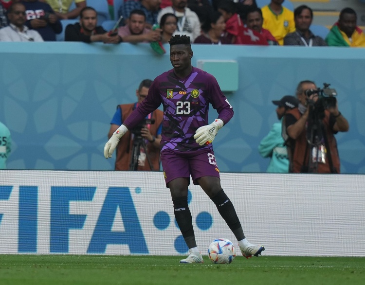 太阳报：奥纳纳在赛后离场时推搡球迷，是出于对自身安全的考虑