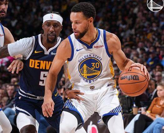 开云官网-36岁的詹姆斯已有浓眉 36岁的库里还在扛着勇士